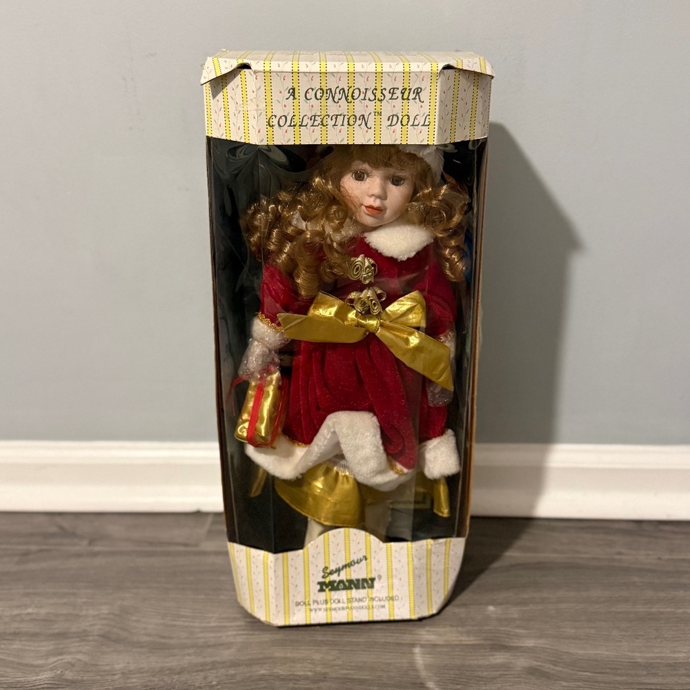 Beautiful Vintage 17" Seymour Mann Connoisseur Collection Porcelain Doll